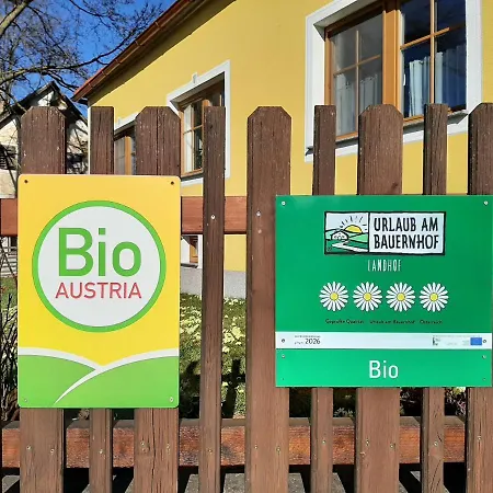 Biohof Weissensteiner *